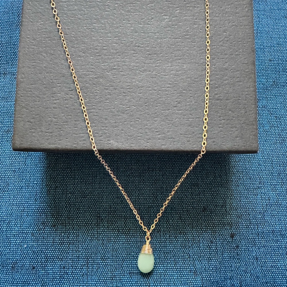 Elegant Gold Necklace with Green Pendant